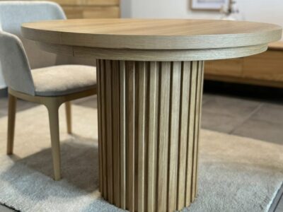 STÓŁ OKRĄGŁY Z LAMELAMI MARSHAL DESIGN